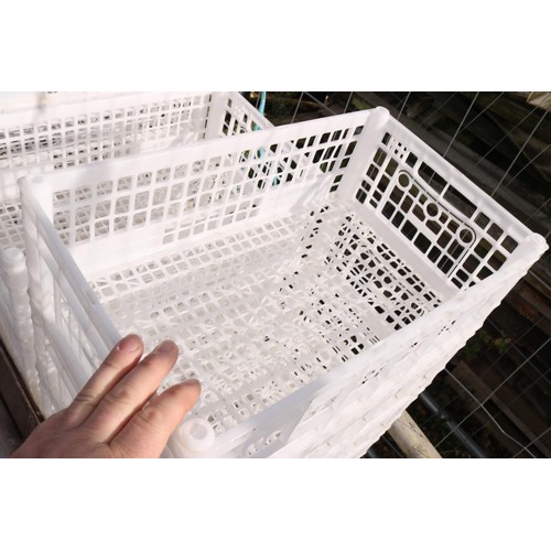 34 - Qty of white stacking trays