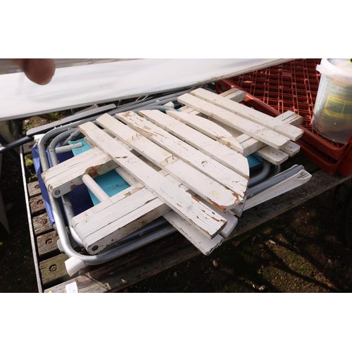 41 - Deck chair, small wooden table, screen, outside clock, two tubs etc