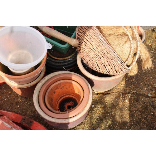 54 - Large quantity of various garden pots