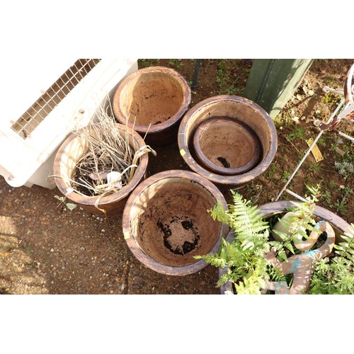 55 - 7 x matching garden pots various sizes