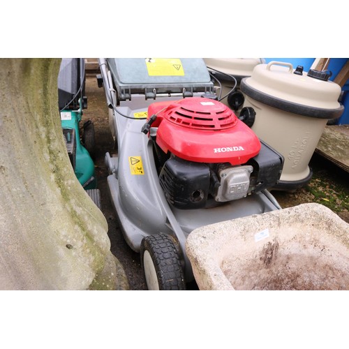 69 - Honda lawnmower HRB475