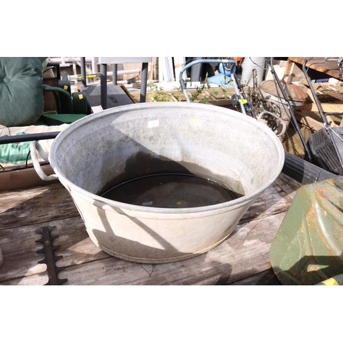 81 - Oval galvanised bath