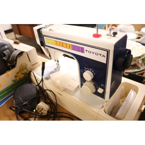 105 - Toyota sewing machine, in good order