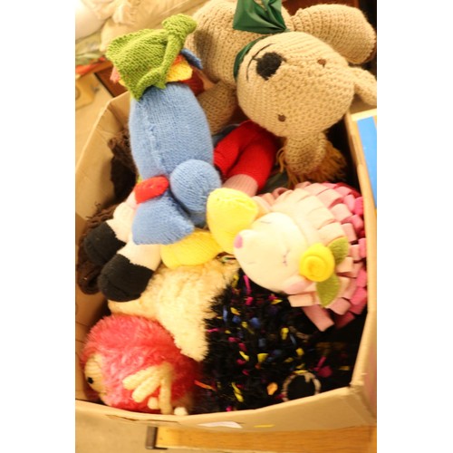 113 - Box of knitted toys & cushions