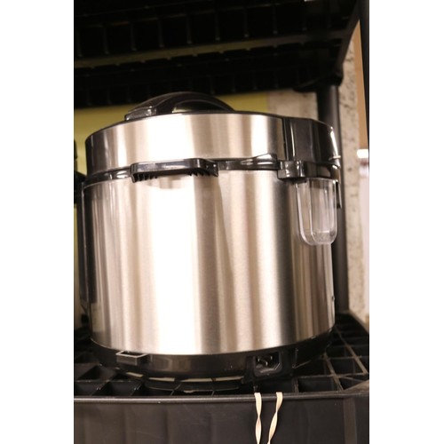 144 - Pressure cooker - warranted until 12 noon Tuesday following the above sale