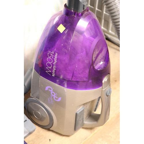 179 - Morphy Richards 1500w vacuum cleaner with attachments - warranted until 12 noon Tuesday following th... 