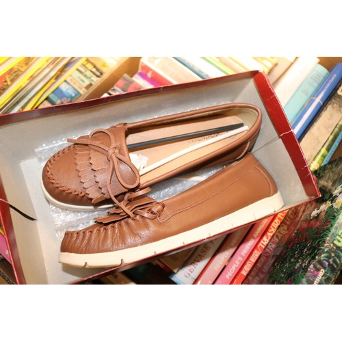 252 - 5x shoes, boxed