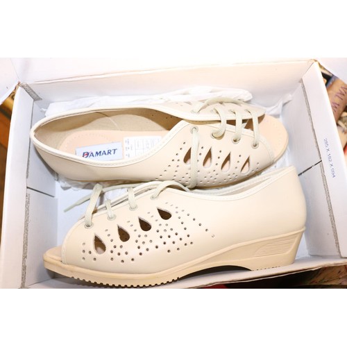 252 - 5x shoes, boxed