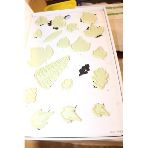 274 - Cake decorating cutters