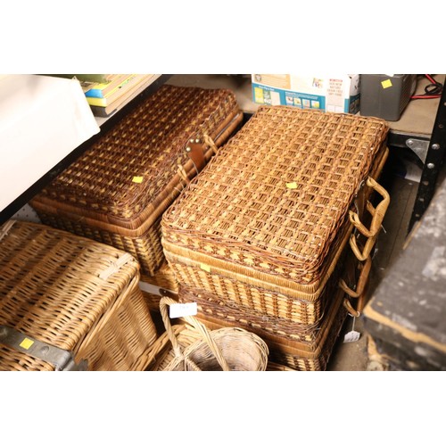 283 - Qty of wicker baskets/picnic baskets, etc