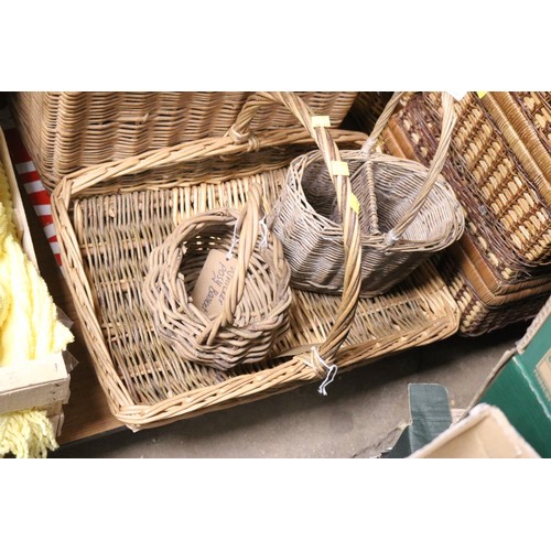 283 - Qty of wicker baskets/picnic baskets, etc