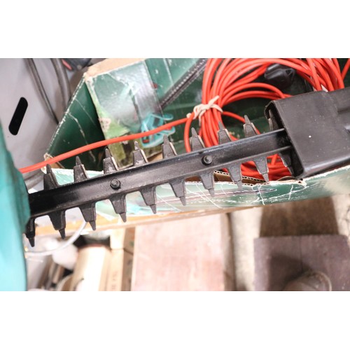 164 - Hedge trimmer, gwo - 30' cable - warranted until 12 noon Tuesday following the above sale