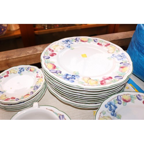 647 - Villeroy & Boch tableware