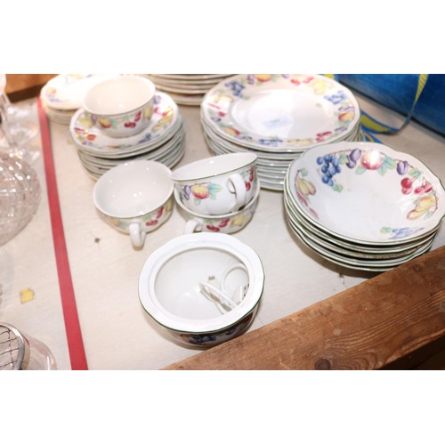 647 - Villeroy & Boch tableware
