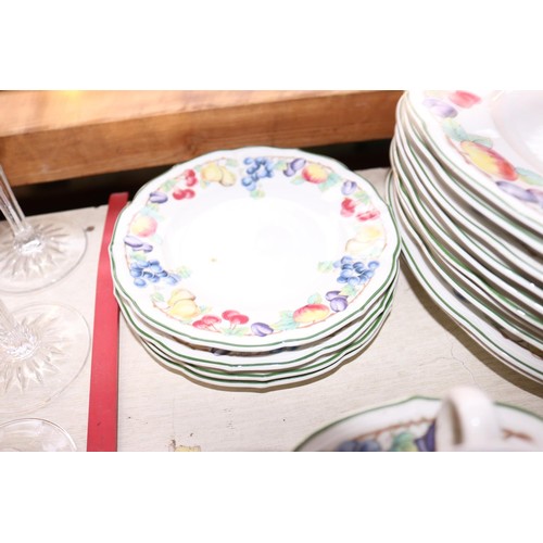 647 - Villeroy & Boch tableware