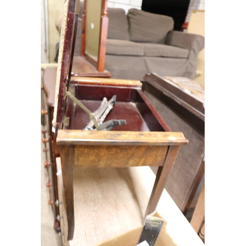 655 - Piano stool & music books