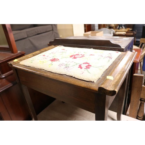 655 - Piano stool & music books