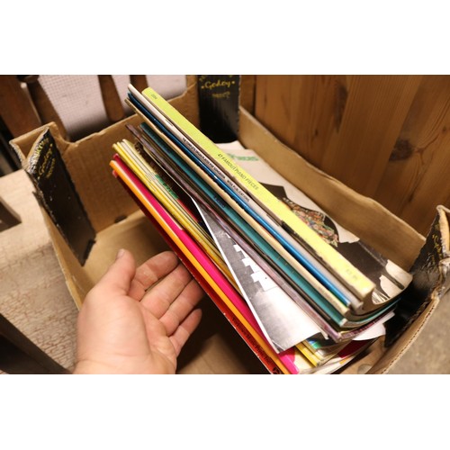 655 - Piano stool & music books