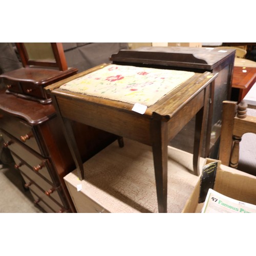 655 - Piano stool & music books