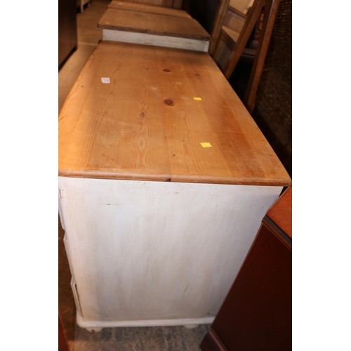 658 - Shabby chic 3 drawer low chest