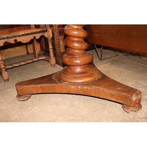 670 - Vintage solid oak round table