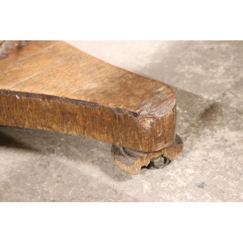 670 - Vintage solid oak round table