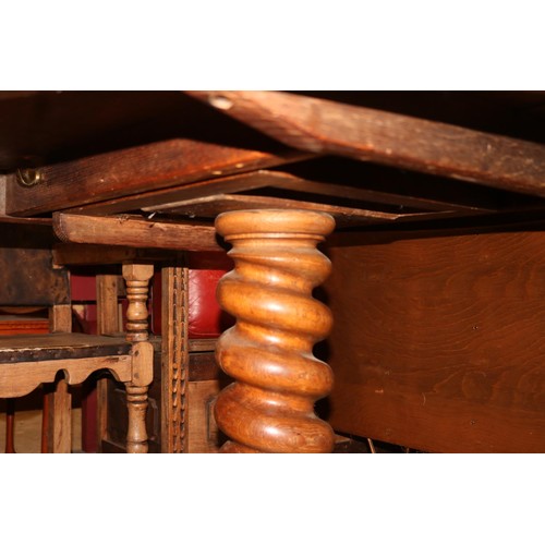 670 - Vintage solid oak round table