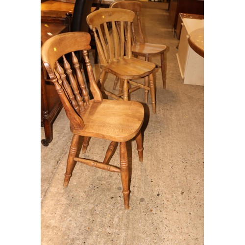 692 - Pine circular table with 5 chairs