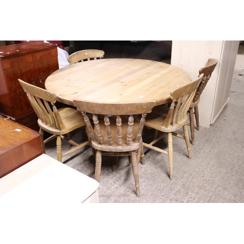 692 - Pine circular table with 5 chairs