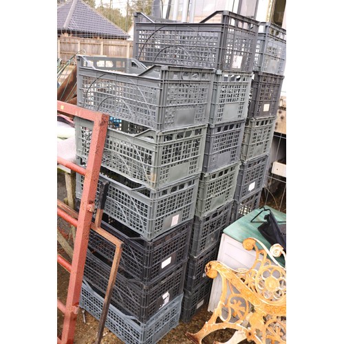 17 - 20 x stacking crates