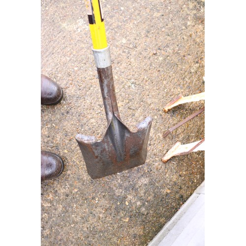 19 - Rough neck shovel