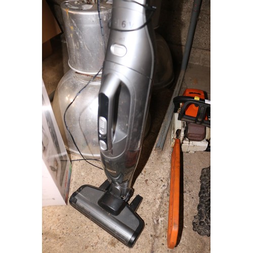 201 - Bosch hoover - warranted until 12 noon Tuesday following the above sale