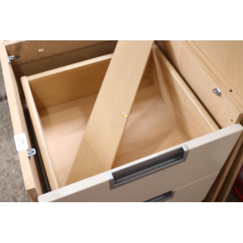 205 - MFI small desk, unused but has been assembled - assembly instructions in drawer, 100 x 70 x 45cm