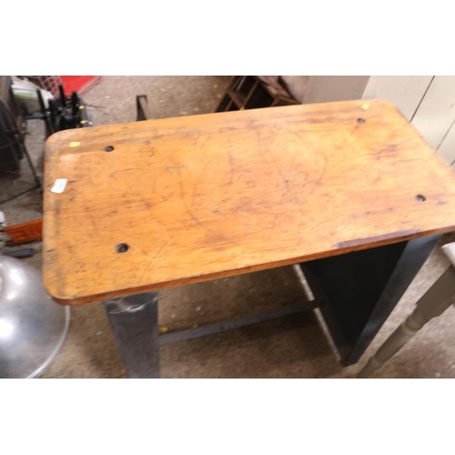 211 - Industrial table