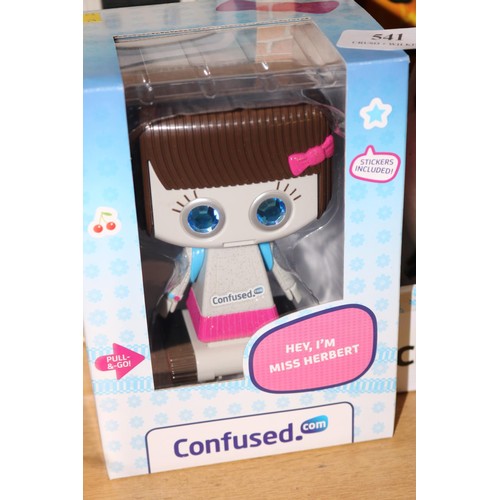 541 - Churchill/confused.com promo figures