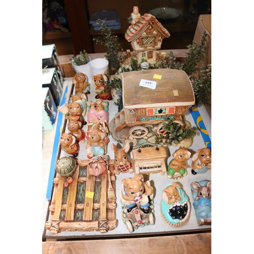 619 - Selectin of unboxed Pendelfin rabbits, ornaments, etc