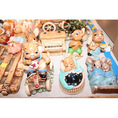 619 - Selectin of unboxed Pendelfin rabbits, ornaments, etc