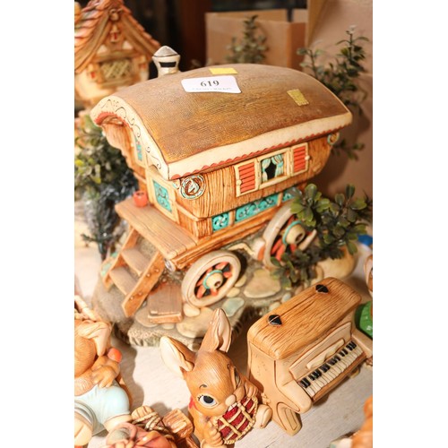 619 - Selectin of unboxed Pendelfin rabbits, ornaments, etc