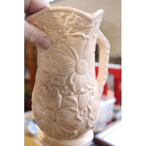 631 - 3 jugs & 2 vases