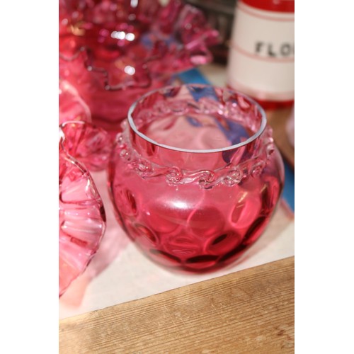 634 - 8 pieces of Cranberry glass