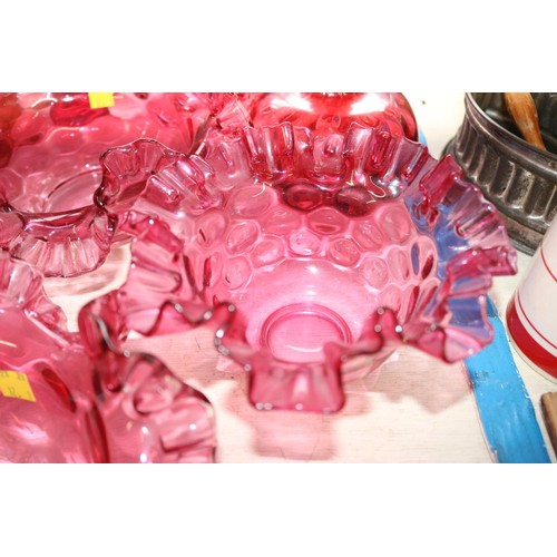 634 - 8 pieces of Cranberry glass