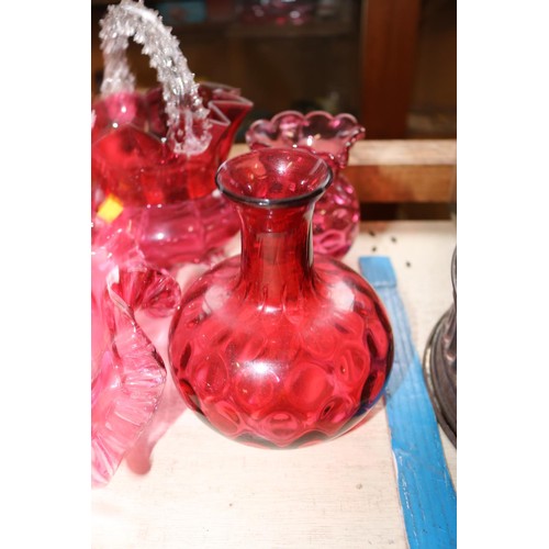 634 - 8 pieces of Cranberry glass