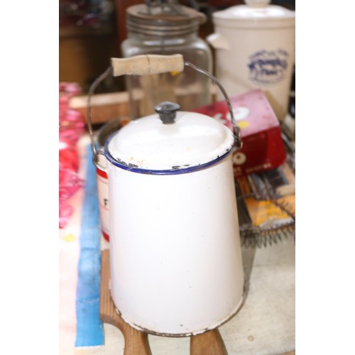 635 - Qty of kitchenalia