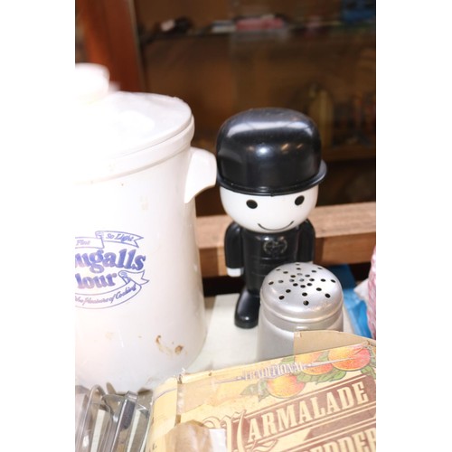 635 - Qty of kitchenalia