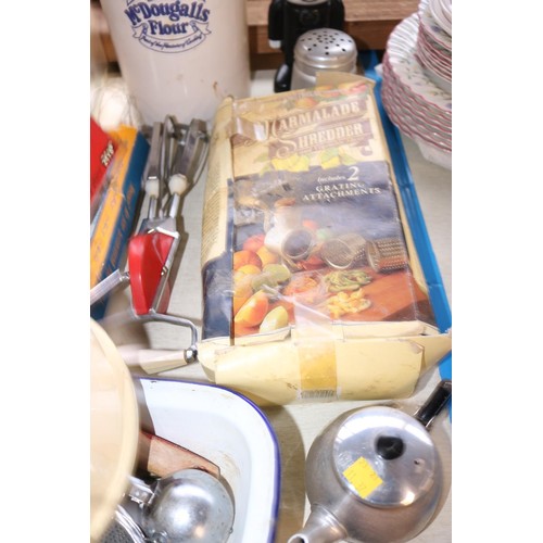635 - Qty of kitchenalia