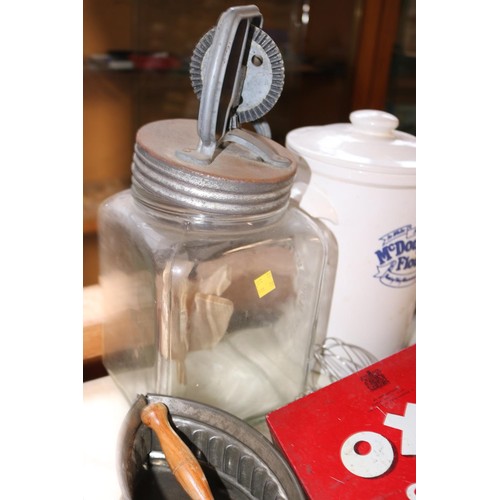 635 - Qty of kitchenalia
