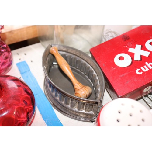 635 - Qty of kitchenalia