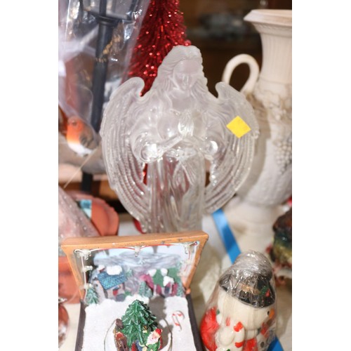 641 - Christmas items - angel, tree, musical scene, robin solar light