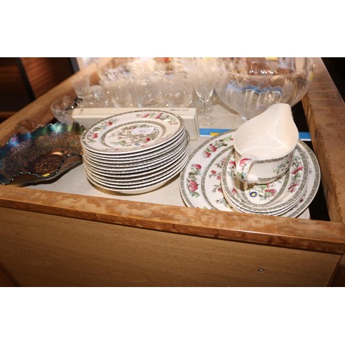 650 - Qty of Indian tree crockery, viners guild silver cake, etc