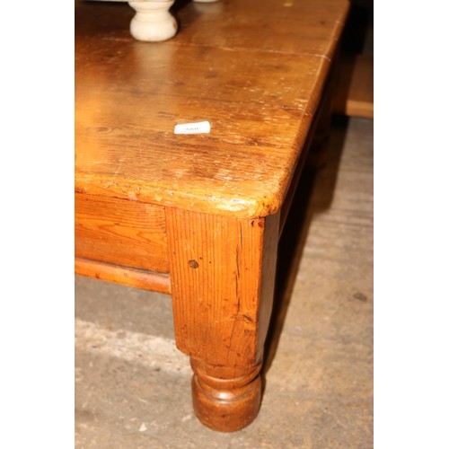 660 - Large coffee table with drawer